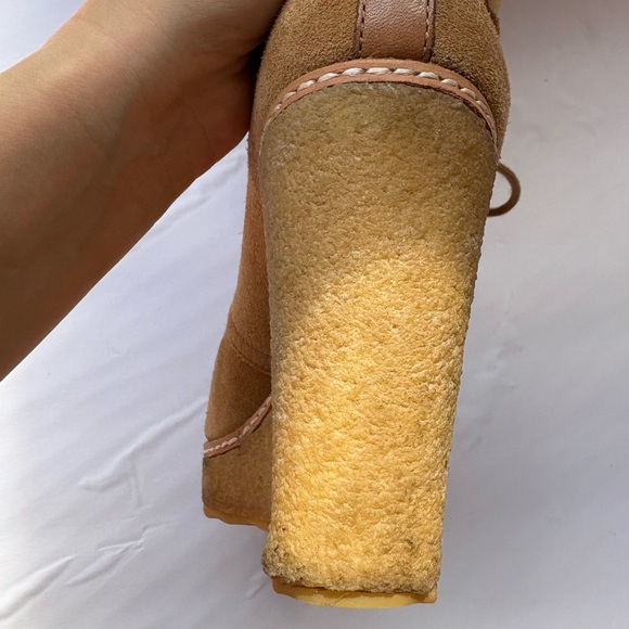 Tory Burch tan camel suede platform gumsole wedge ankle booties lace up size 7.5 - Picture 6 of 12